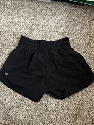 Lululemon Shorts 2.5" Hotty Hot Black thumbnail 2