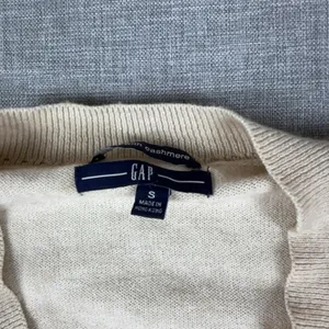 Gap Sweater Womens S Beige Cashmere Blend V Neck Knit Pullover Long Sleeve thumbnail 3