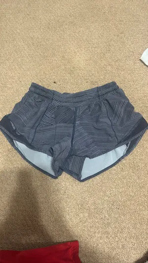 Lululemon Shorts 2.5" Hotty Hot thumbnail 2