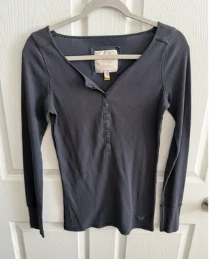 Women’s Y2K American Eagle Long Sleeve Gray Waffle Knit Henley Medium thumbnail 1