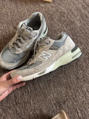 New Balance Shoes Women’s thumbnail 2