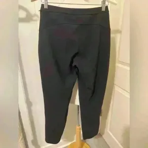Lululemon $148‎ Black Work Slacks Pants Zipper Button Nylon Xtra Life Business thumbnail 3