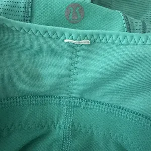 Lululemon Run Times Tank Top Size 4 Teal Built in Sports Bra Yoga Running Gym thumbnail 9