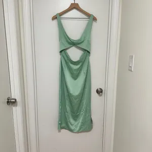 ASOS DESIGN | NEW Twist Front Keyhole Sage Green Cutout Back Midi‎ Dress, Size 4 thumbnail 5