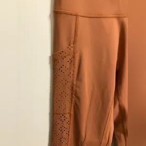 Aerie Chill Play Move Laser Cut Out 7/8 High Rise leggings sz small side‎ pocket thumbnail 3