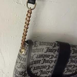 Juicy Couture Shoulder Bag Womens Black Monogram Chain Strap Purse Handbag Logo‎ thumbnail 3