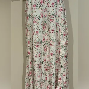 EUC Women's White and Pink Bohemian Floral Print Puff Sleeve Dress Size Medium thumbnail 3