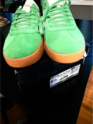 Adidas VL Court 2.0 Green Suede Gum Sole Sneakers Women’s 10 Men’s 9 NWT thumbnail 2