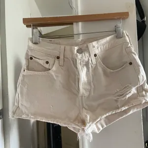 Levi's Cream Mid-Rise 501 Shorts thumbnail 1
