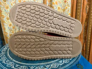 Koolaburra by UGG - Zinfandel Size 9 thumbnail 4