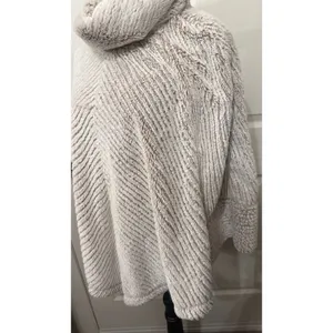 Capote Faux Fur Cape Poncho S/M Cream Plush Turtleneck Cowl Neck Winter thumbnail 3