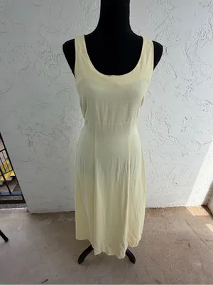Classic Sleeveless Maxi Dress thumbnail 3