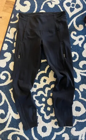 Lululemon Black Multi Pocket Athletic Leggings thumbnail 1
