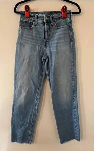 J Crew Classic Straight Light Wash Jeans 25 Minimalist Capsule Wardrobe thumbnail 1