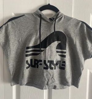 Surf Style Graphic Crop Hoodie Womens Size M Gray Y2K Sporty Short Sleeve Cotton thumbnail 1