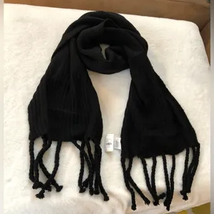 New with tag Francesca’s knit scarf thumbnail 6
