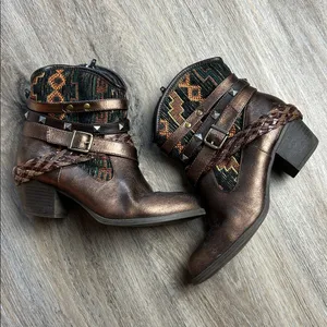 BKE/Buckle “Pluto” Bronze Ankle Boots with Patterned Fabric Size 8.5 thumbnail 3