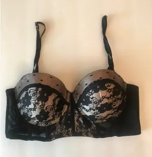 Black fuchsia lace adjustable‎ or removable straps bra Size undefined thumbnail 1
