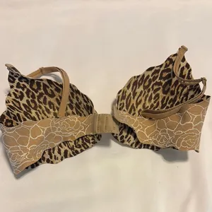 Victoria's Secret Tan Lace Bra thumbnail 3
