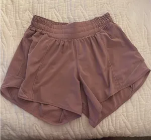 lululemon hotty hot shorts 4’ thumbnail 1