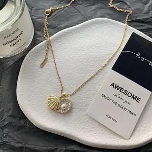 shell shape necklace with pearl Gold thumbnail 1