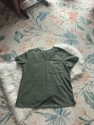 FIGS Catarina Scrub Top In Olive thumbnail 2
