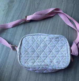 Francesca‘s boutique cross over bag!!🌷💗🫰 thumbnail 1