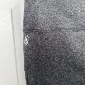 FREE PEOPLE MOVEMENT Dark Gray High-Waisted Cropped Leggings w/ cut outs LARGE thumbnail 4