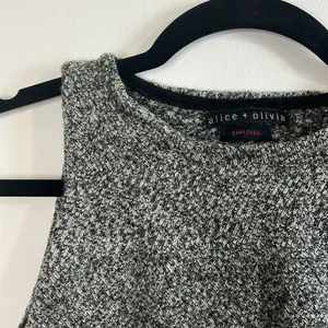 Gray Top thumbnail 2