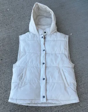 American Eagle Cream Hooded Puffer Vest Small Off White Quilted Snap Front 09/22 thumbnail 1