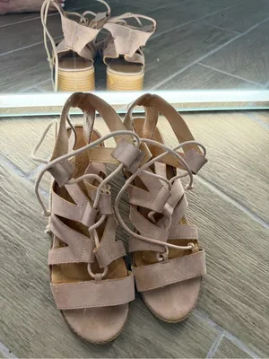 Charlotte Russe Lace-Up Cutout Block Heel Sandals thumbnail 4