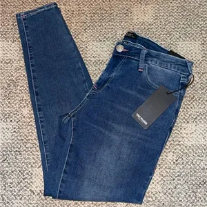 True Religion Jennie Curvy Mid Rise W28 thumbnail 1