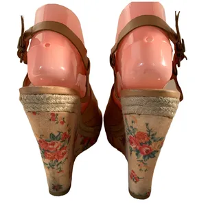Jessica Simpson "Jp Mason" Brown Faux Leather & Floral Print Wedge Sandals (8) thumbnail 6