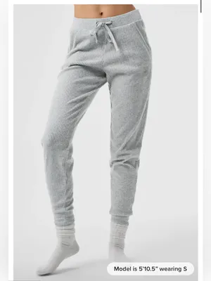 Alo Yoga Muse Sweatpant in Grey thumbnail 2