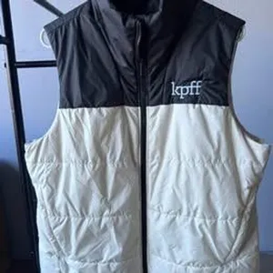 The North Face Womens Puffer Vest XL White Black Colorblock Full Zip NF0A529Q thumbnail 1