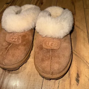 Ugg slippers thumbnail 3