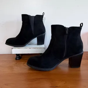 Torrid Black Faux‎ Suede Pointed Toe Ankle Boots Block Heel 10.5W GSWP8645-04 thumbnail 2