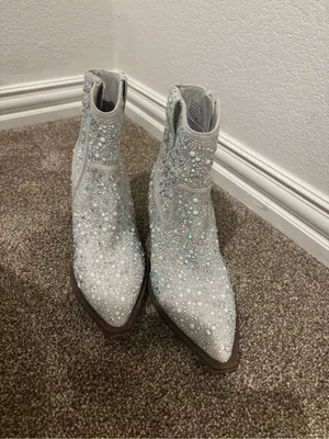 Very G Crystal-Embellished White Western Ankle Boots thumbnail 2