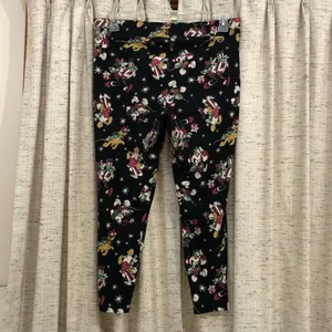 Torrid x Disney Mickey & Friends Holiday Leggings thumbnail 5
