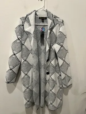 Black and White Geometric Patterned Coat size L by Here N Now Gray Size L thumbnail 2