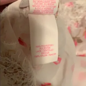 Victoria’s Secret Rosebud Chiffon Flyaway Robe thumbnail 7