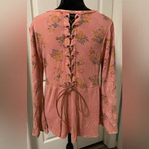 Gimmick’s by BKE Floral Boho Lace-Up Back Long Sleeve Top thumbnail 2