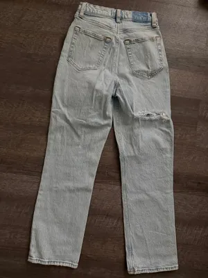 Like new Abercrombie 90s Straight Curve Love Ultra High Rise jeans thumbnail 3
