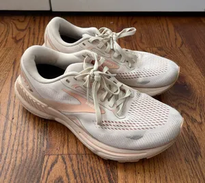Brooks GTS 23 Women's Neutral-Run Sneakers in Pale Pink and Cream Size 8.5 thumbnail 1