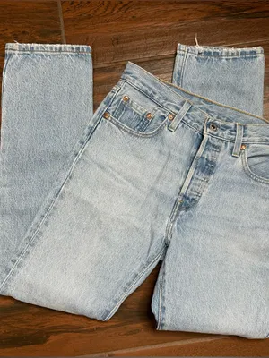Levi’s Premium Light Wash Straight Leg Denim Jeans Women’s Size 25 thumbnail 1