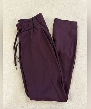 lululemon on the fly pant size 2 thumbnail 1