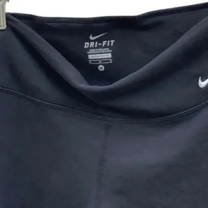 Nike black cropped Women's‎ Dry Fit Cotton Polyester Blend Legging 1402LM…​​ thumbnail 2