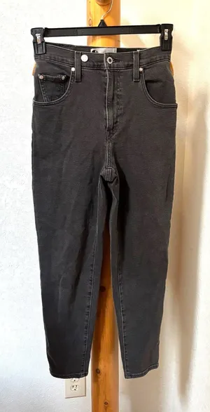 Levi's SilverTab Mom Jeans Black High Rise Tapered Women's W26 L27 26x27 thumbnail 1