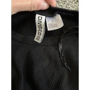 H&M Divided black ribbed short-sleeve crop top XL thumbnail 2
