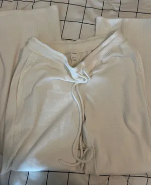 White Hollister sweatpants thumbnail 1